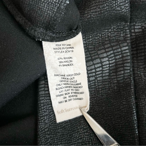 Soft Surroundings Black Python Pull On Pants Size Small - Picture 11 of 11